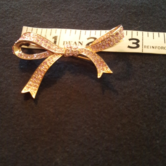 KJL Pink Ribbon Brooch - Picture 5 of 5